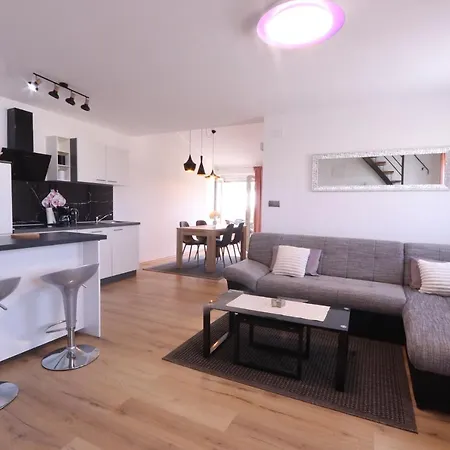 Apartment Bella Vista With A Sea View *